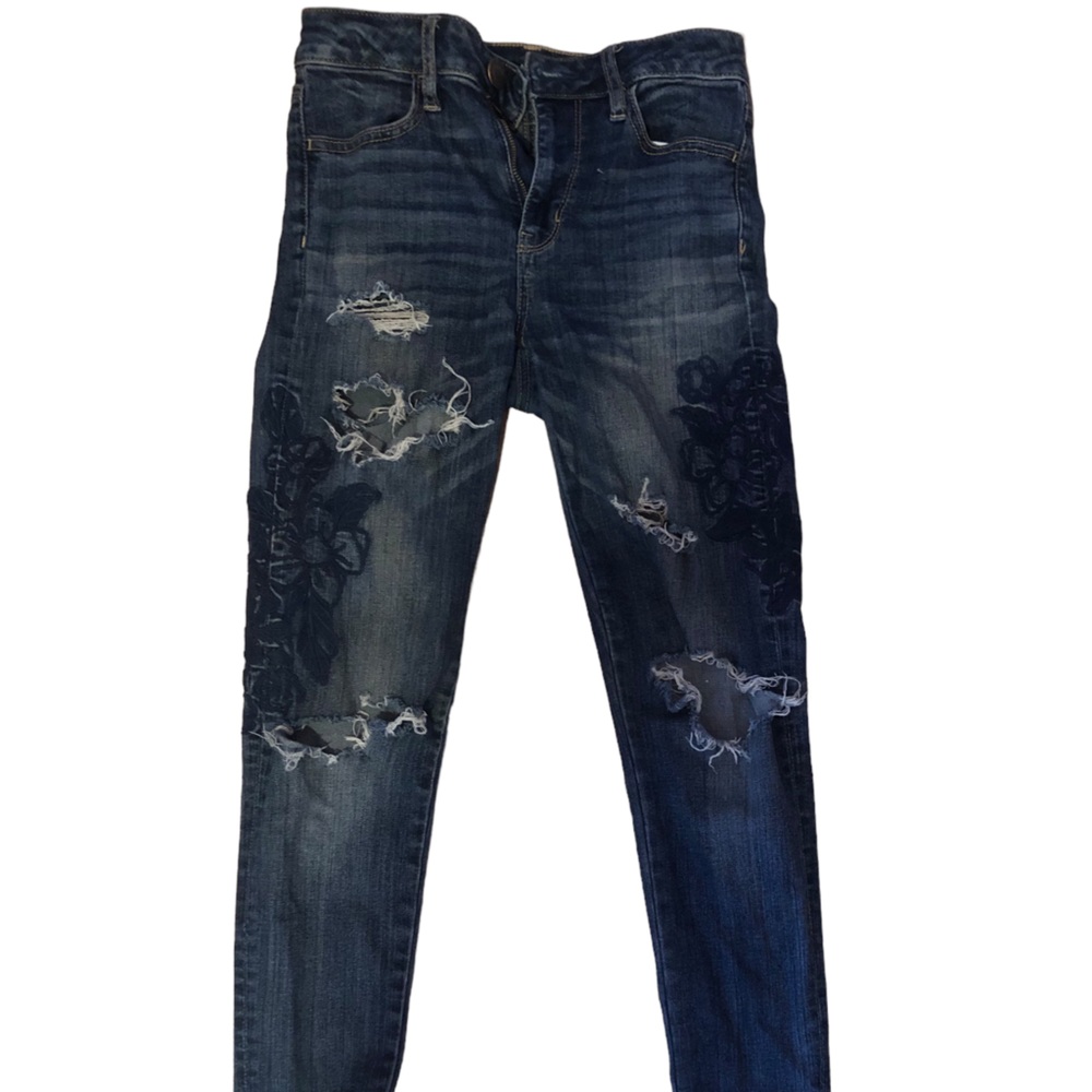 Cute ripped American eagle jeans